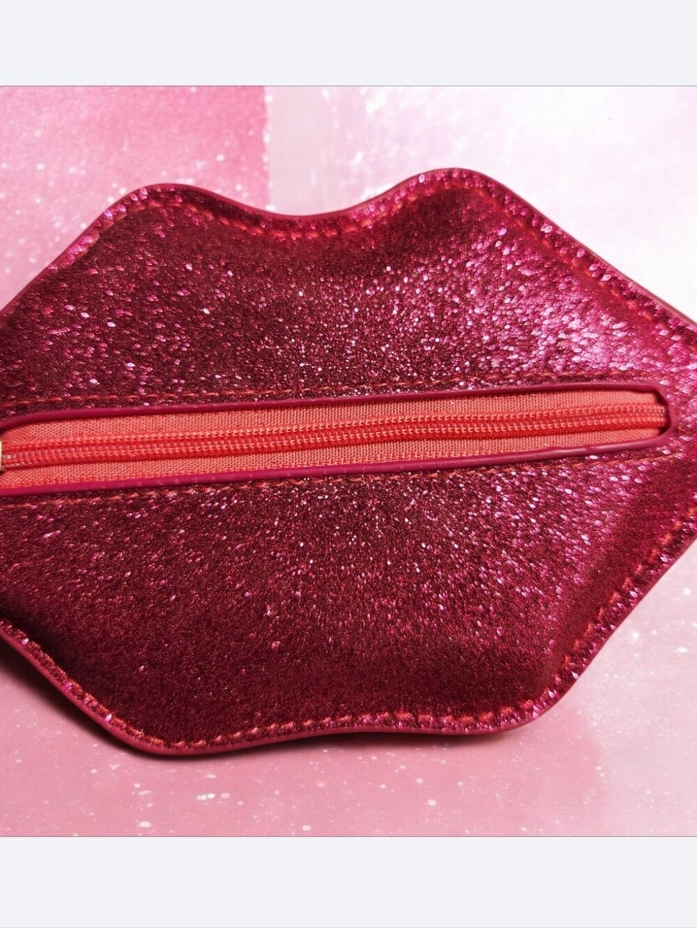Glitter Lip-Shaped Zip Pouch - Hot Pink Wit 4 Glittery Lip Colors ● NBNB or Tags
